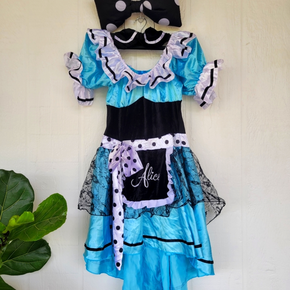 Alice in Wonderland Halloween costume